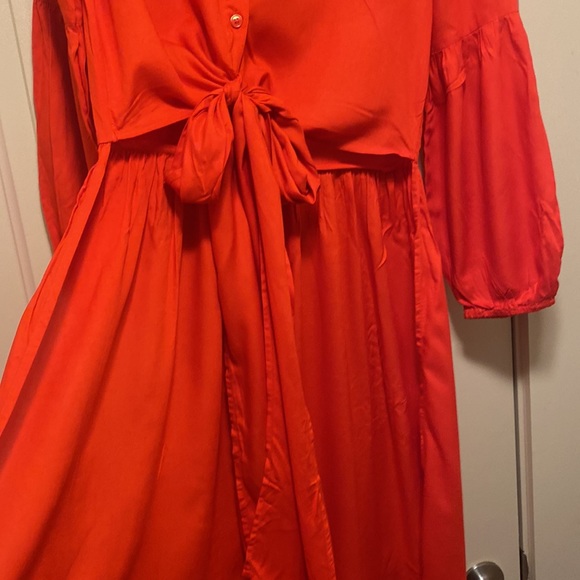 Beautiful, red Venus, high (at the waist) low (to ankle), tie in front blouse. - Picture 7 of 10